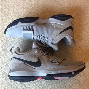 Nike PG 1  men’s basketball shoes size 10
